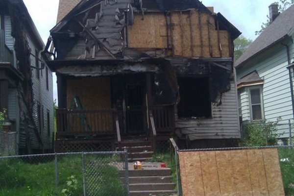 20120315223251-burnt_house