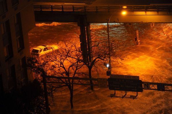20121030081634-sandy-flooding-nyc-large