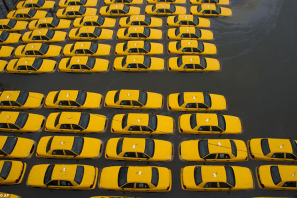 20121107215854-nyc-cabs-flood