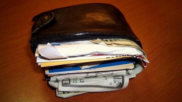 Sitting on a Fat Wallet for an extended period can cause backache Sitting on a Fat Wallet for an extended period can cause backache