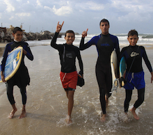 20130513061307-newsurfers.